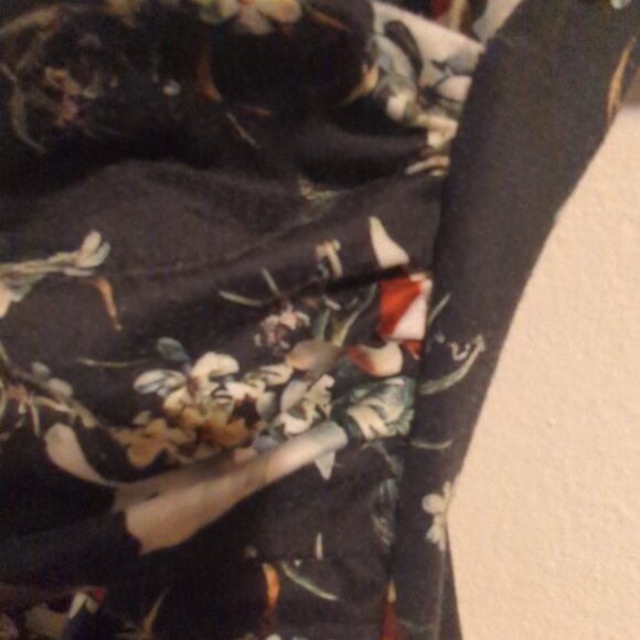 Zeagoo Short Sleeve V-Neck Ruched Blouse Size L - Picture 4 of 8